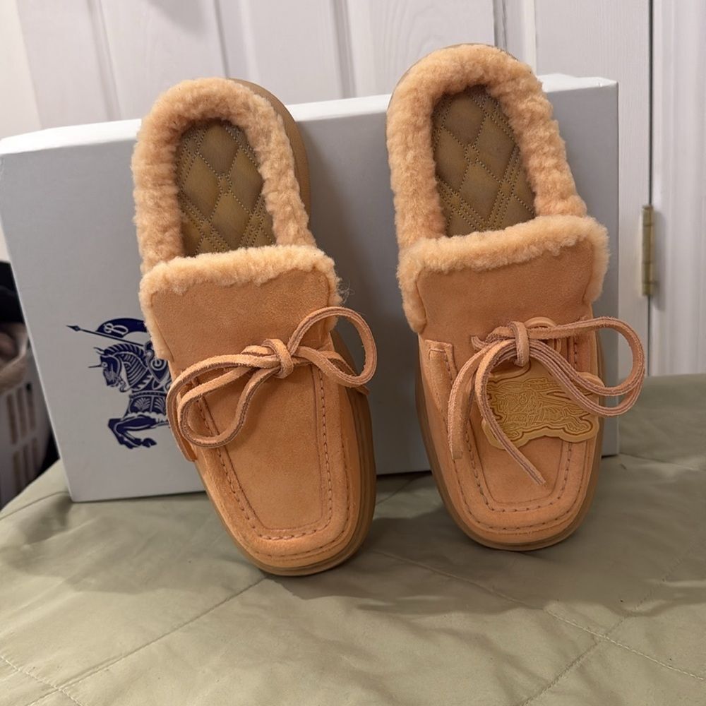 Burberry Stony faux fur suede mules Marshmallow peach orange size 36 US6 - Picture 4 of 6